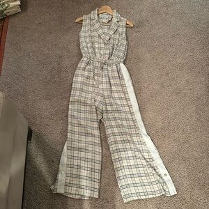 Plaid jumpers 
Size size 
Cute detailed stripe down the leg